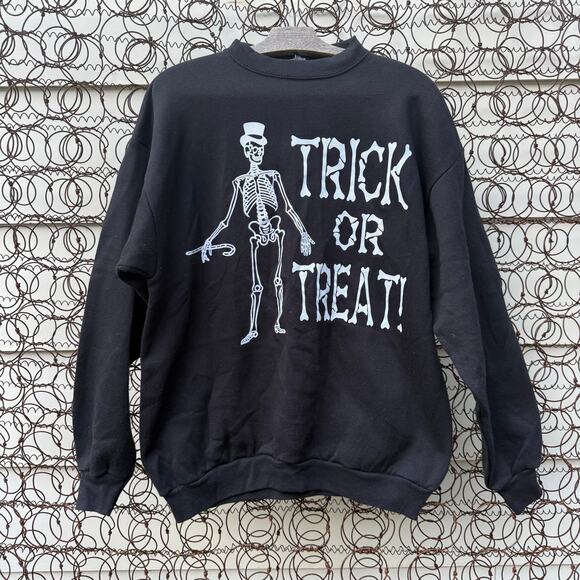 Vintage 90s Trick or Treat Skeleton Halloween Spooky Black Crewneck Sweatshirt - Picture 1 of 7